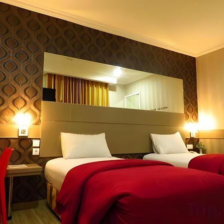 Hotel Menara Lexus Медан Экстерьер фото