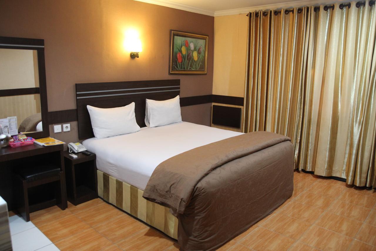 Hotel Menara Lexus Медан Экстерьер фото